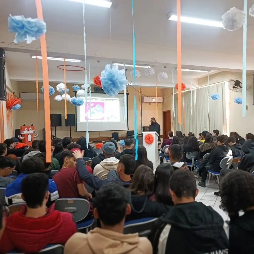 Palestra sobre Tecnologia no Colégio MJ Aguilera de Londrina 2024